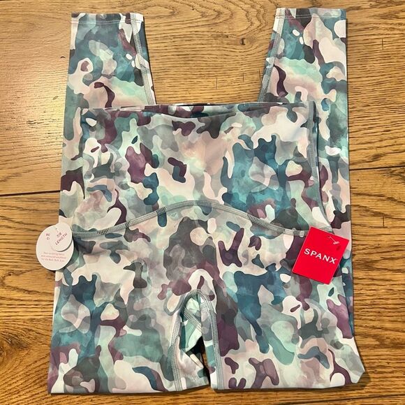 Spanx Woman’s 7/8 Leggings Painted Camo Pink Multi Active Printed Booty Boost XS - Picture 4 of 11